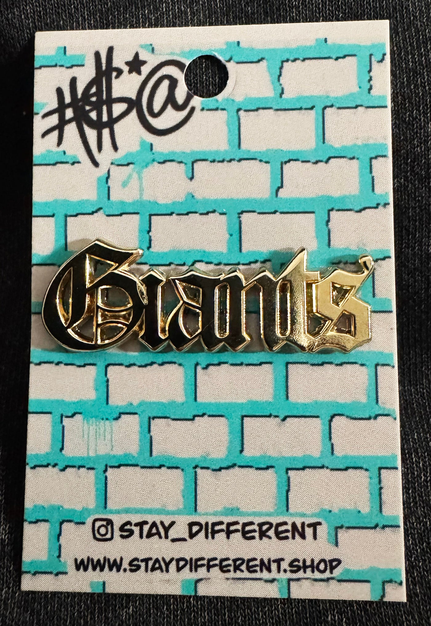 SF Giants Old English Pin