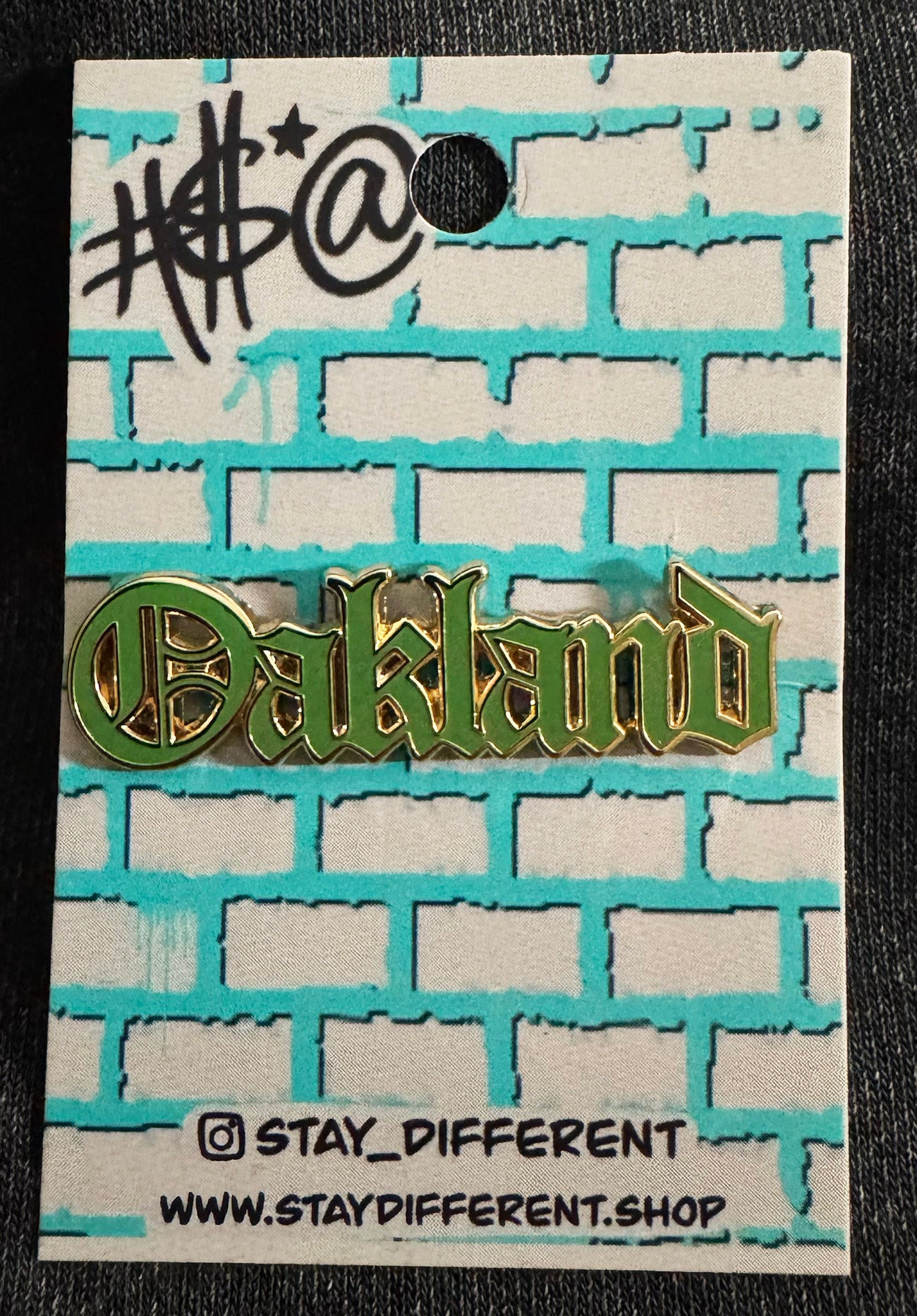 Oakland Old English Pin